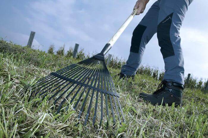 BALAI GAZON BELLOTA - OUTILLAGE À MAIN ET ACCESSOIRES - Mr Bricolage : Outillage, Jardinage, Animalerie, Electricité