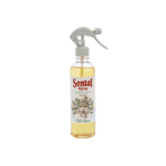 Flacon transparent de marque "Désodorisant Spray 400 Ml Fleur D’Oranger-Sental" avec des illustrations d'arbres et de fruits, doté d'un embout gris et rempli de liquide jaune.