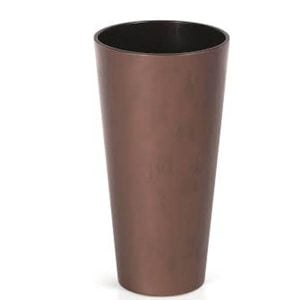 Le Pot De Fleurs Tubus Slim Corten Acier Avec Insert est un grand vase cylindrique marron à surface lisse et au sommet légèrement élargi. Son intérieur est plus foncé, offrant un aspect contrasté.
