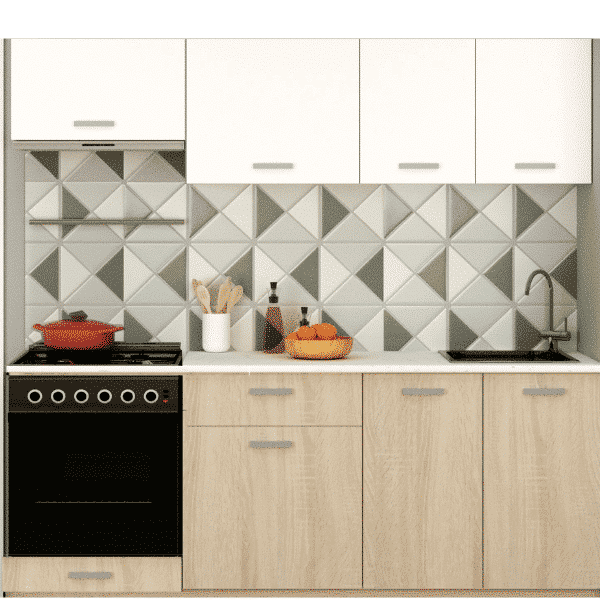 Cuisine moderne avec carrelage marbré.