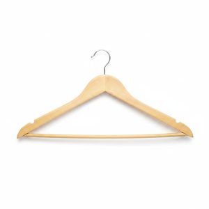 Cintre en bois naturel avec barre pour pantalons et encoches