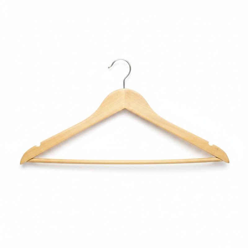 Cintre en bois naturel avec barre pour pantalons et encoches