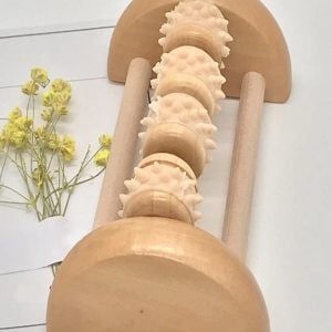 Rouleau de massage pour les pieds en bois