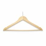 Cintre en bois naturel avec barre pour pantalons et encoches